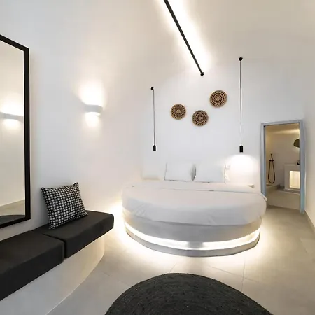 Splendid Santorini With Sea View And Hot Tub Villa Oia