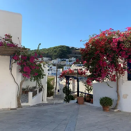 Splendid Santorini With Sea View And Hot Tub Villa *