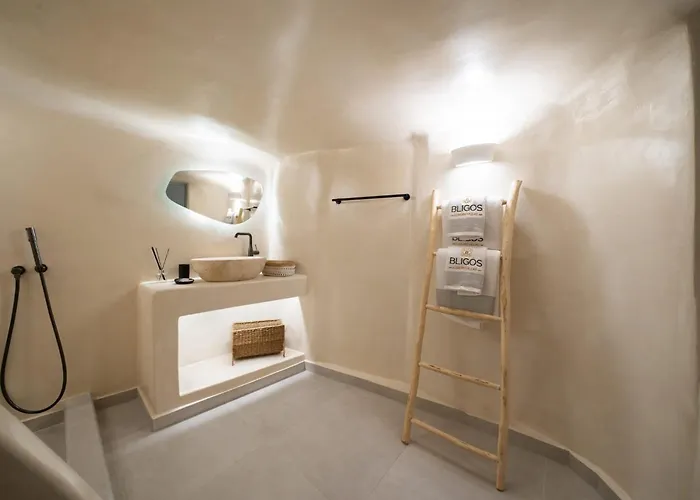 Splendid Santorini With Sea View And Hottub Villa Oia