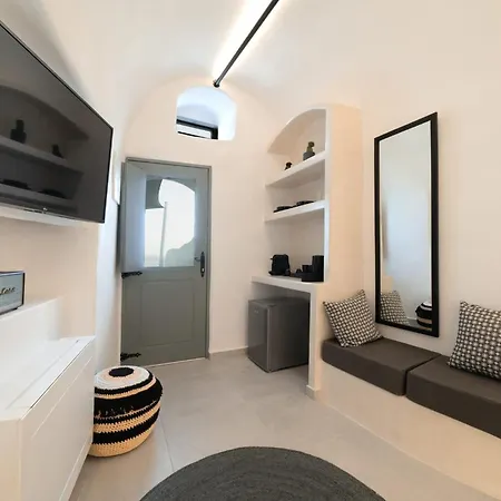 Splendid Santorini With Sea View And Hottub * Oia
